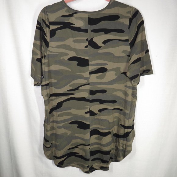Torrid Plus Size 1X Super Soft Camouflage V-Neck Tee - Picture 6 of 7